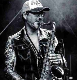 Entrevista a l'exalumne de viol&iacute; i sax&ograve;fon Vladimir Vilar